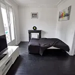 Cozy Minimalist Flat In Paris 13Th By Guestready